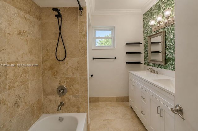 8601 SW 174th St, Palmetto Bay, FL 33157