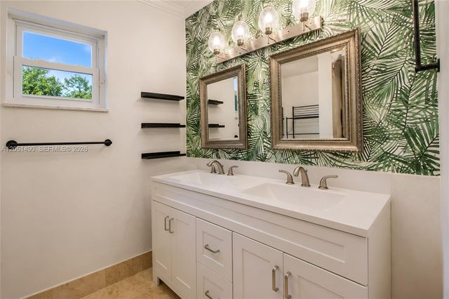 8601 SW 174th St, Palmetto Bay, FL 33157