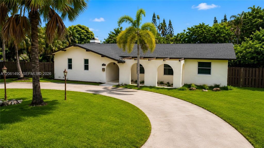 8601 SW 174th St, Palmetto Bay, FL 33157