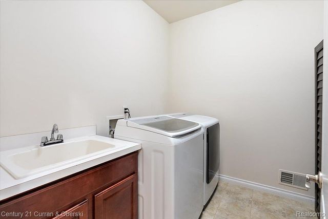 24729 Cavendish Avenue E, Novi, MI 48375