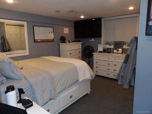 10 George Hill Road, Mount Sinai, NY 11766