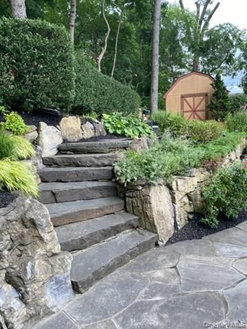 10 George Hill Road, Mount Sinai, NY 11766