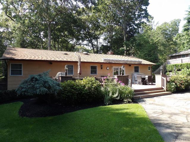 10 George Hill Road, Mount Sinai, NY 11766
