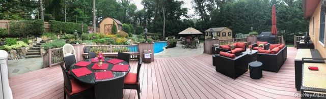 10 George Hill Road, Mount Sinai, NY 11766