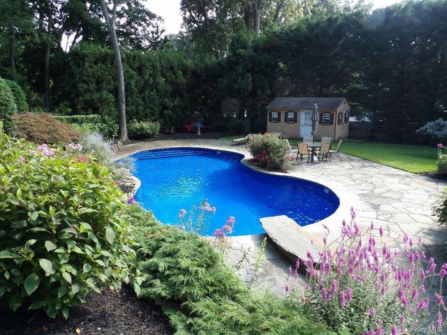 10 George Hill Road, Mount Sinai, NY 11766