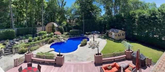 10 George Hill Road, Mount Sinai, NY 11766