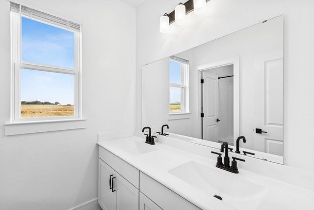 304 Cobb Court, Sealy, TX 77474