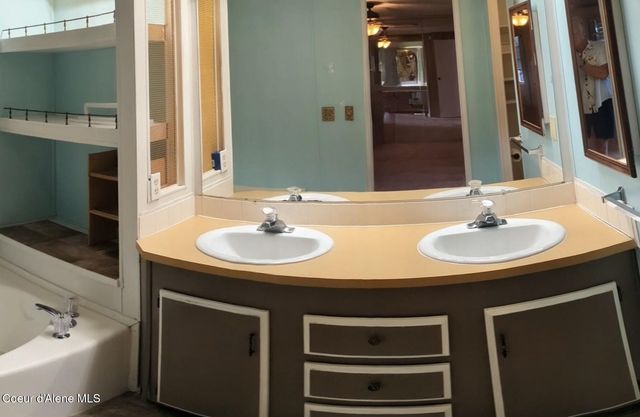 8602 N HAYDEN PINES WAY, Hayden, ID 83835