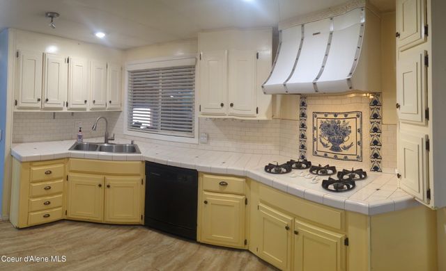 8602 N HAYDEN PINES WAY, Hayden, ID 83835
