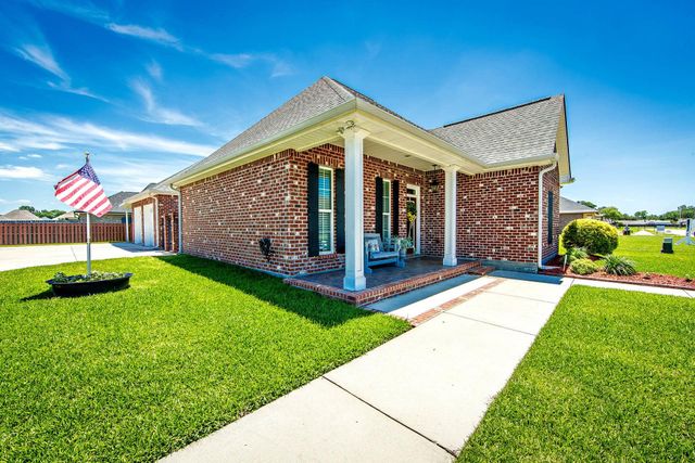141 Waterford Dr, Thibodaux, LA 70301