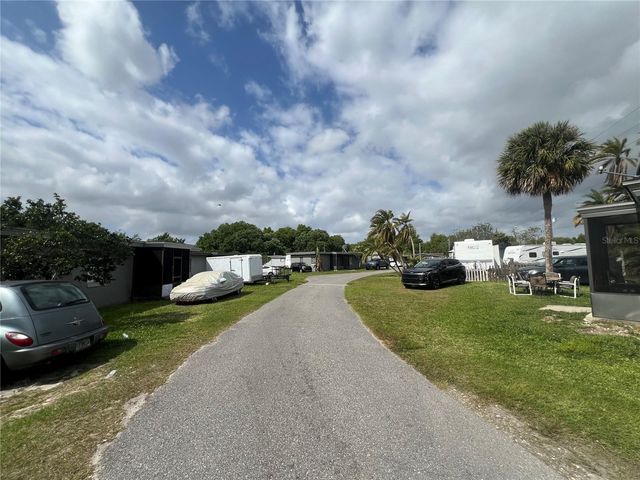 15992 W COLONIAL DRIVE, Oakland, FL 34787