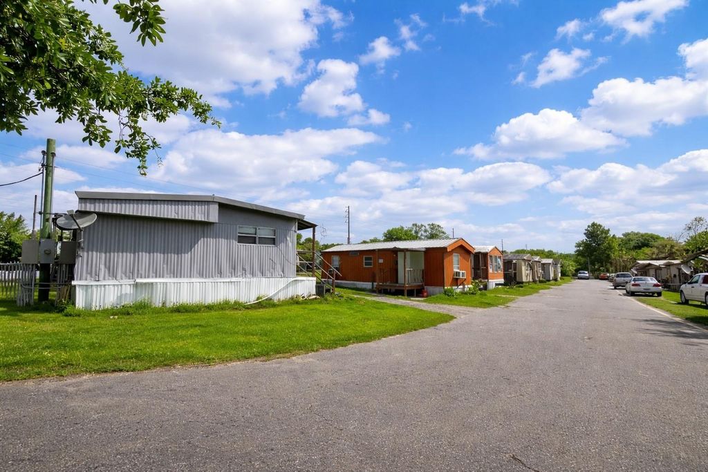 15992 W COLONIAL DRIVE, Oakland, FL 34787