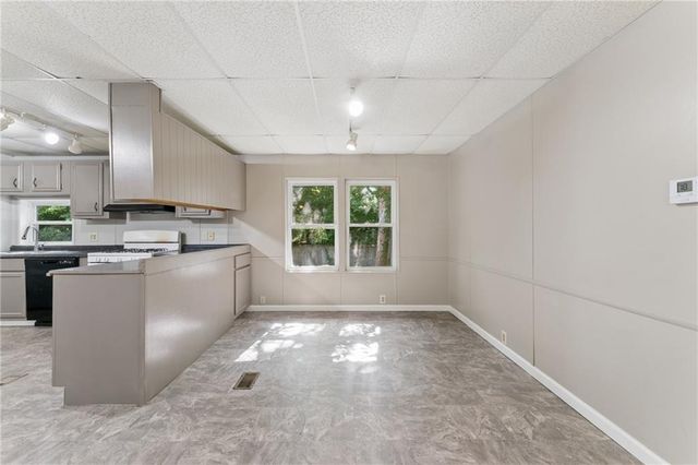 4804 W Christie Circle, Blue Springs, MO 64015