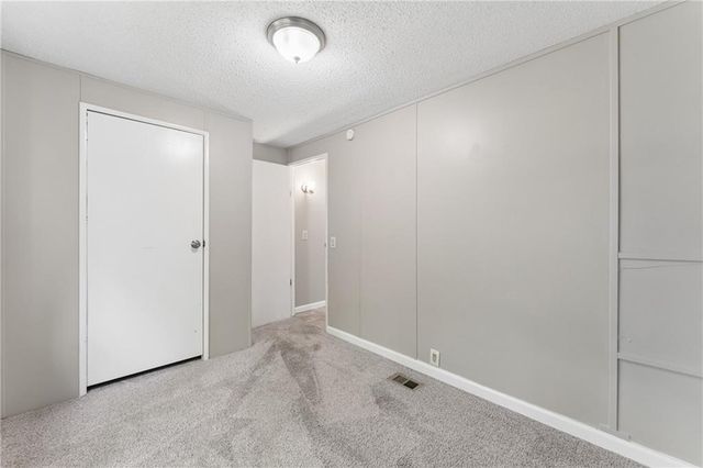 4804 W Christie Circle, Blue Springs, MO 64015
