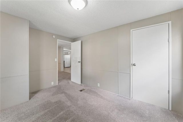 4804 W Christie Circle, Blue Springs, MO 64015