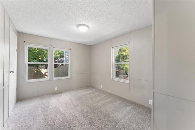 4804 W Christie Circle, Blue Springs, MO 64015