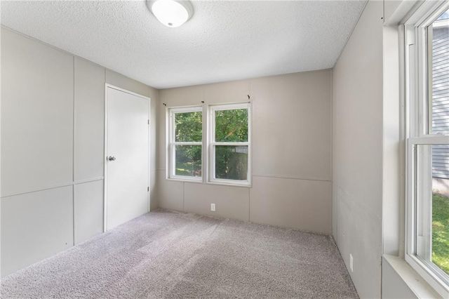 4804 W Christie Circle, Blue Springs, MO 64015