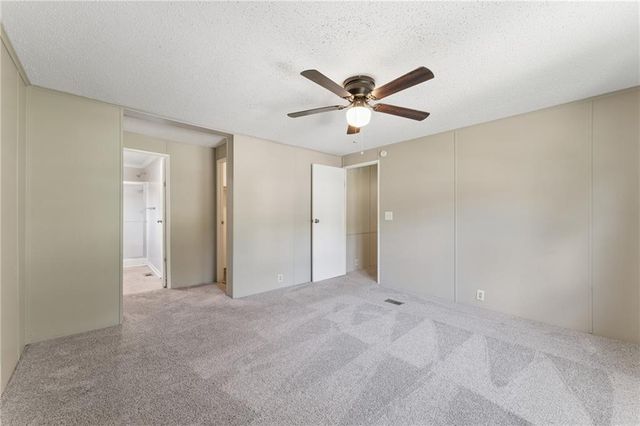 4804 W Christie Circle, Blue Springs, MO 64015