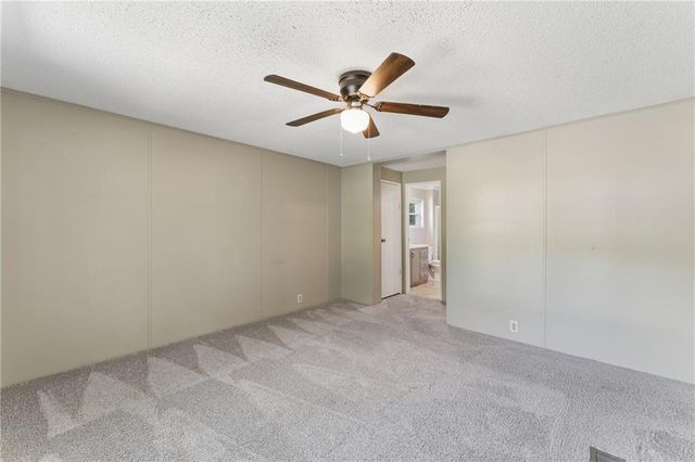 4804 W Christie Circle, Blue Springs, MO 64015