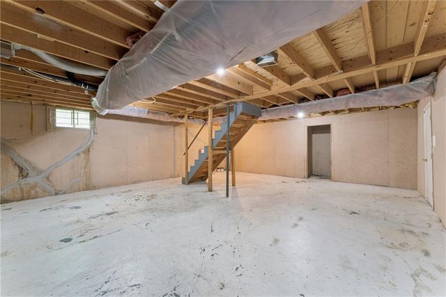4804 W Christie Circle, Blue Springs, MO 64015