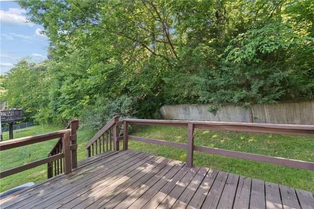 4804 W Christie Circle, Blue Springs, MO 64015