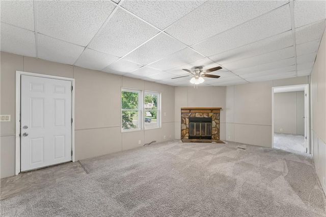 4804 W Christie Circle, Blue Springs, MO 64015