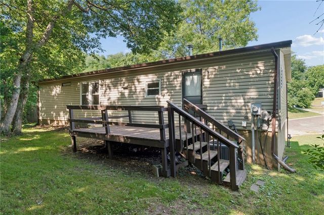 4804 W Christie Circle, Blue Springs, MO 64015