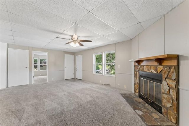 4804 W Christie Circle, Blue Springs, MO 64015
