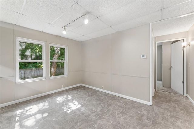 4804 W Christie Circle, Blue Springs, MO 64015