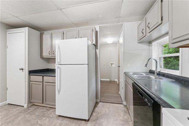 4804 W Christie Circle, Blue Springs, MO 64015