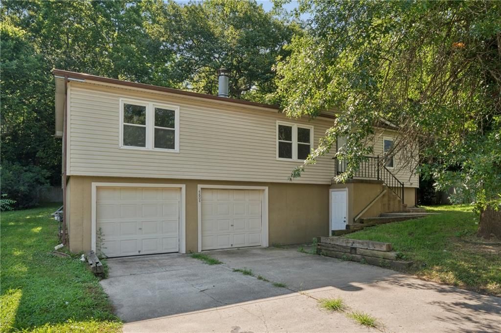 4804 W Christie Circle, Blue Springs, MO 64015