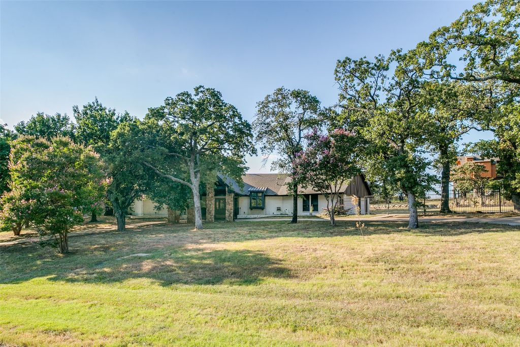 5933 Steve Court, Westlake, TX 76262