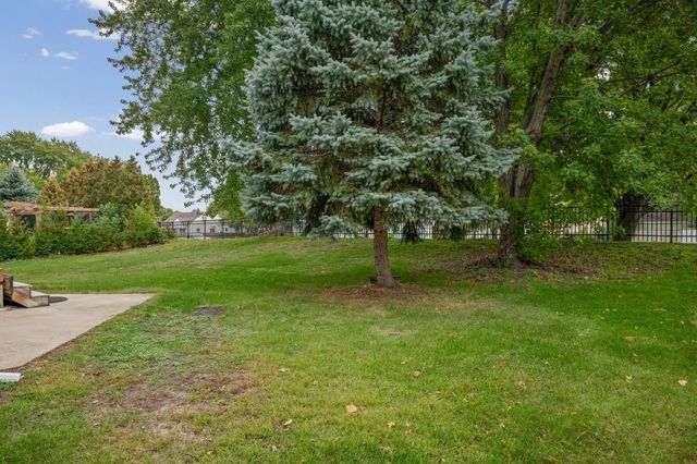611 Bellvue Lane, Brooklyn Center, MN 55430