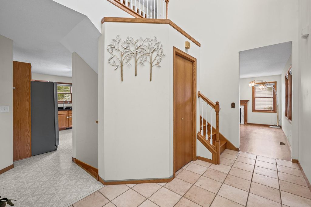 611 Bellvue Lane, Brooklyn Center, MN 55430 — photo 5