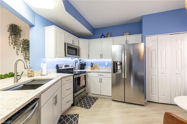 1018 Woodshire LN A108, Naples, FL 34105