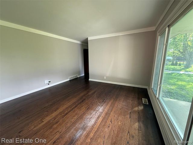 454 Tilmor Drive, Waterford, MI 48328