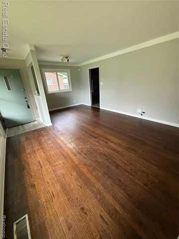 454 Tilmor Drive, Waterford, MI 48328