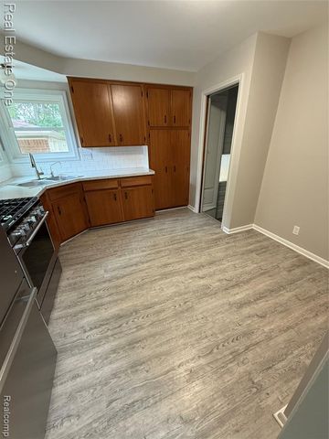 454 Tilmor Drive, Waterford, MI 48328