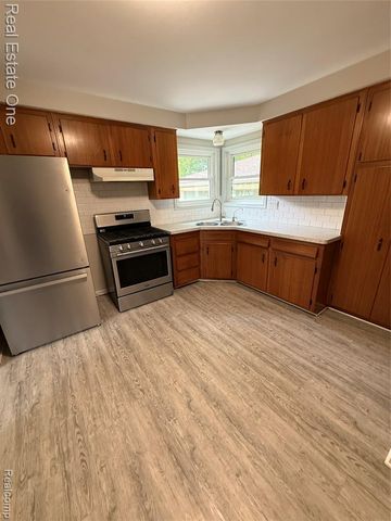 454 Tilmor Drive, Waterford, MI 48328