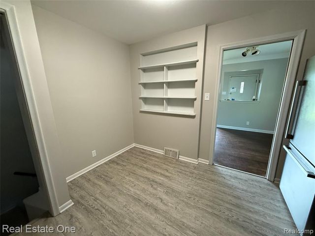 454 Tilmor Drive, Waterford, MI 48328