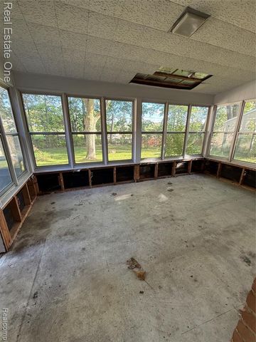 454 Tilmor Drive, Waterford, MI 48328