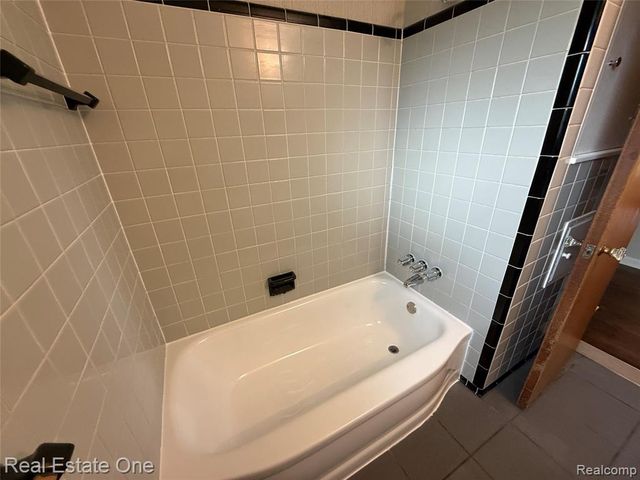 454 Tilmor Drive, Waterford, MI 48328
