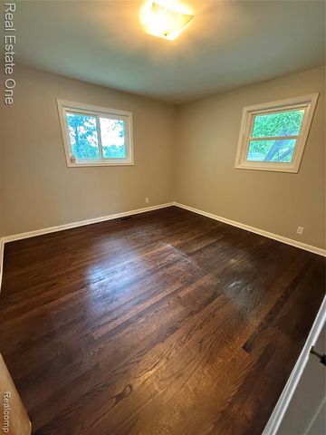 454 Tilmor Drive, Waterford, MI 48328