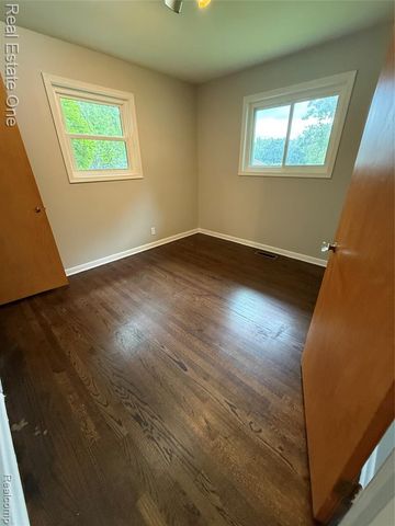 454 Tilmor Drive, Waterford, MI 48328