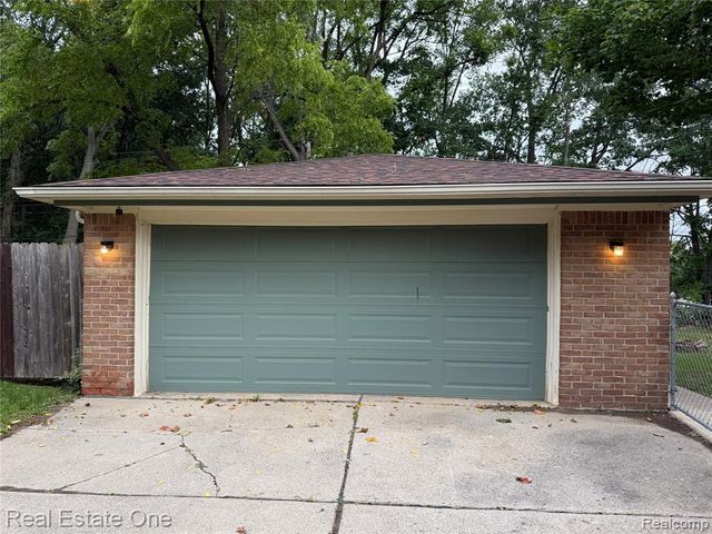 454 Tilmor Drive, Waterford, MI 48328