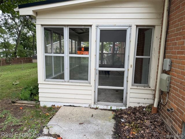 454 Tilmor Drive, Waterford, MI 48328