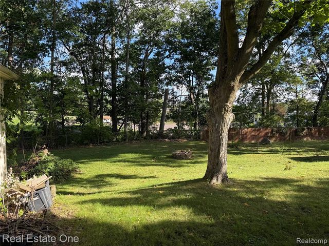 454 Tilmor Drive, Waterford, MI 48328