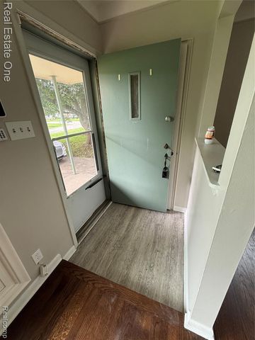 454 Tilmor Drive, Waterford, MI 48328