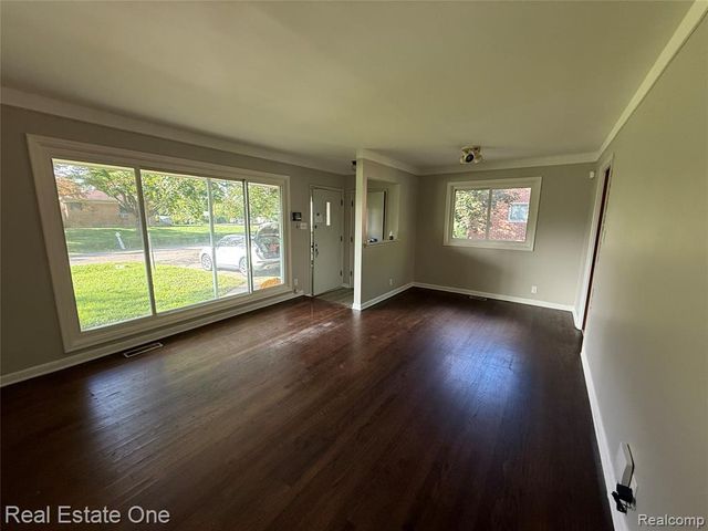 454 Tilmor Drive, Waterford, MI 48328