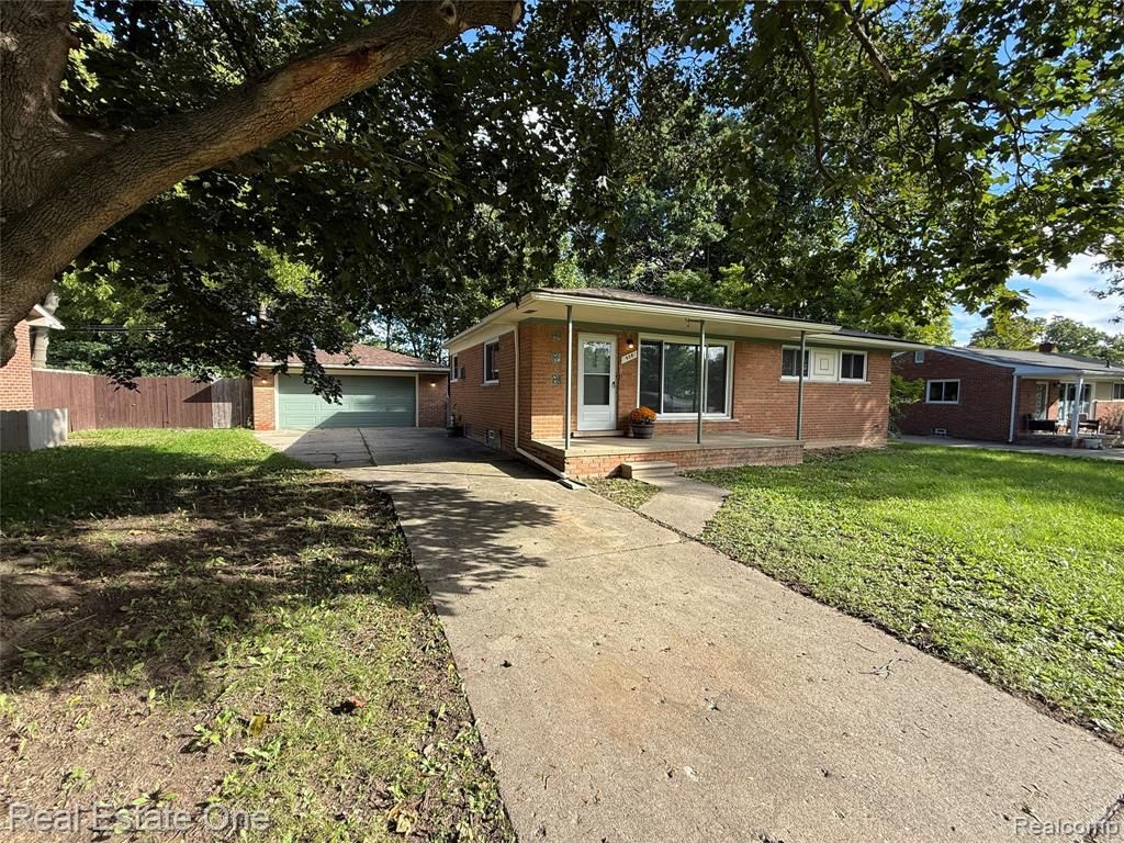 454 Tilmor Drive, Waterford, MI 48328